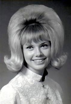 Resultado de imagem para bouffant hairstyles 1960s